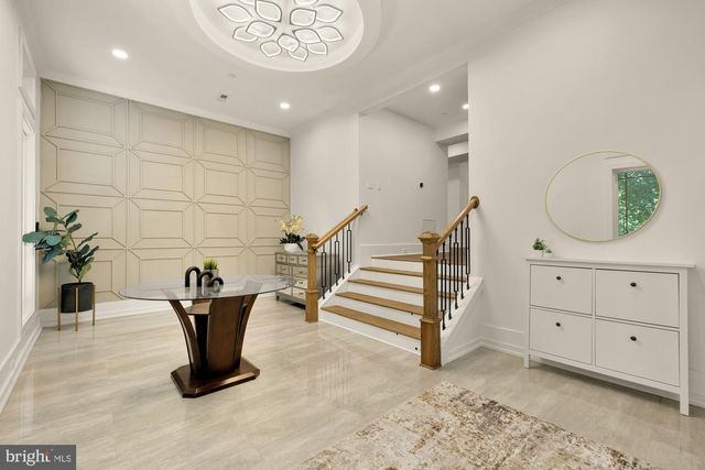 811 SLIGO CREEK PKWY, Takoma Park, MD 20912