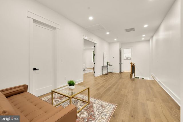 811 SLIGO CREEK PKWY, Takoma Park, MD 20912