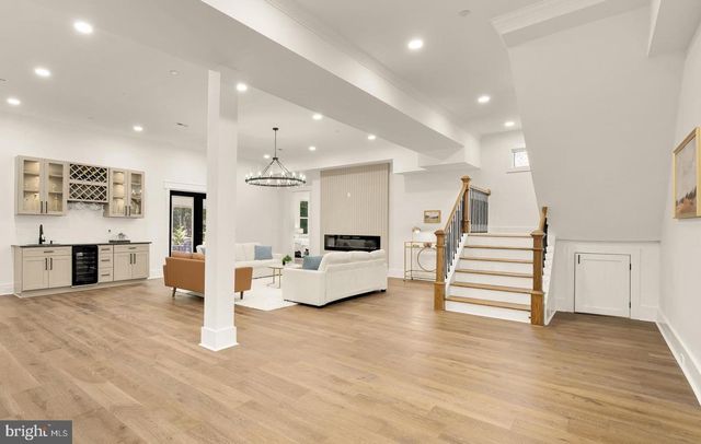 811 SLIGO CREEK PKWY, Takoma Park, MD 20912