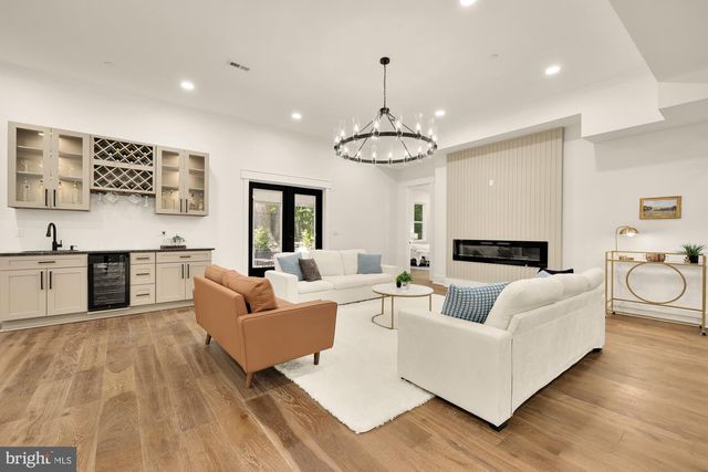 811 SLIGO CREEK PKWY, Takoma Park, MD 20912