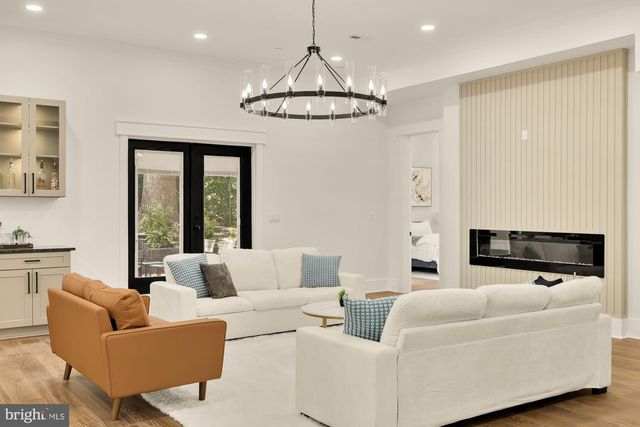 811 SLIGO CREEK PKWY, Takoma Park, MD 20912