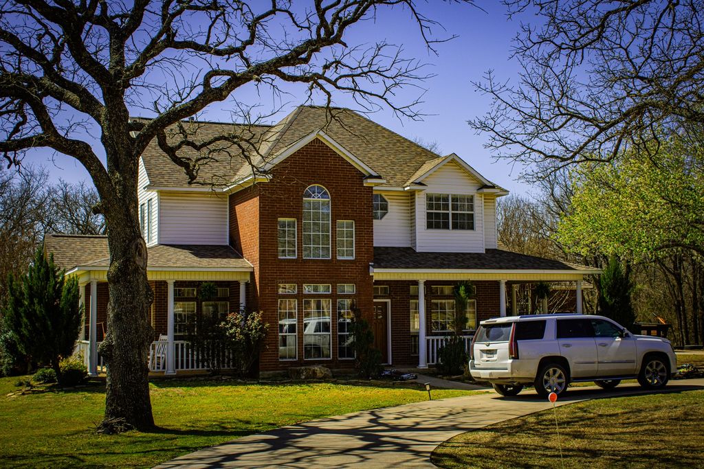 10 Shady Creek Lane, Bridgeport, TX 76426