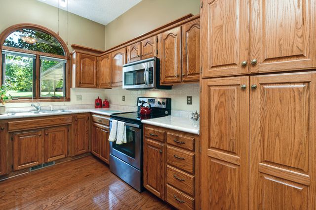 230 Groton Street, Hollister, MO 65672