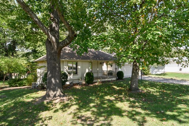 230 Groton Street, Hollister, MO 65672