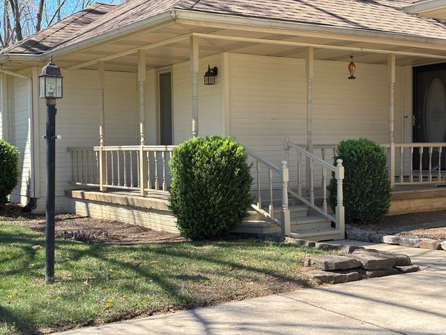 230 Groton Street, Hollister, MO 65672