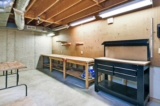 230 Groton Street, Hollister, MO 65672