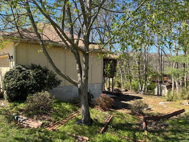 230 Groton Street, Hollister, MO 65672