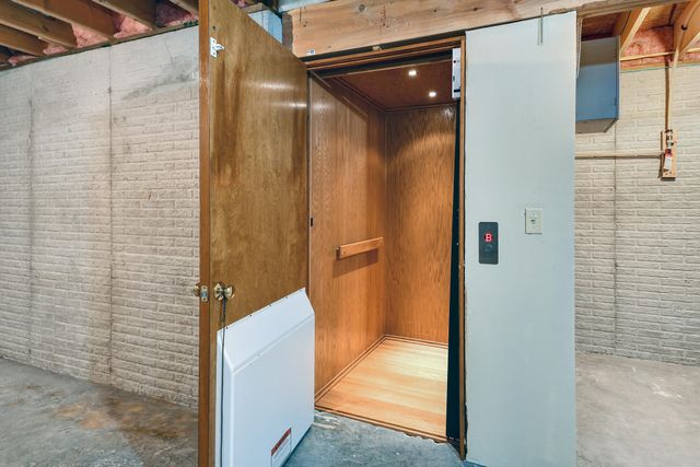 230 Groton Street, Hollister, MO 65672