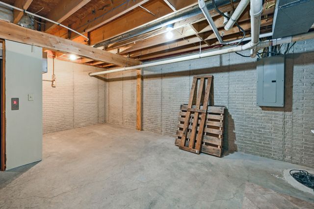 230 Groton Street, Hollister, MO 65672