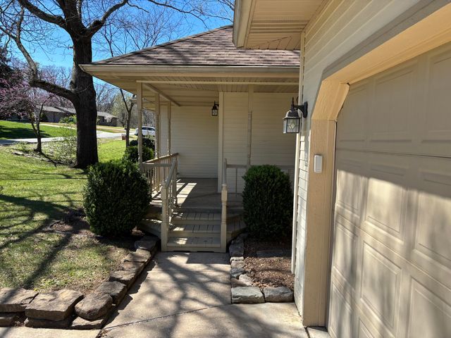 230 Groton Street, Hollister, MO 65672