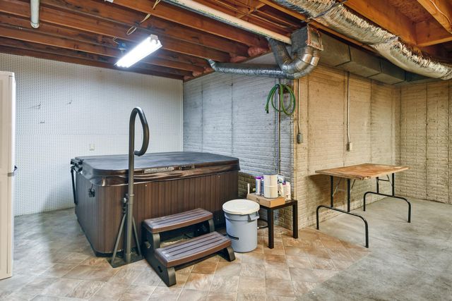 230 Groton Street, Hollister, MO 65672