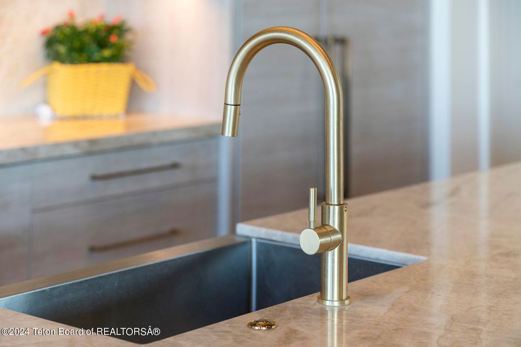 1190 SHASTA DAISY Court, Driggs, ID 83422 photo 10