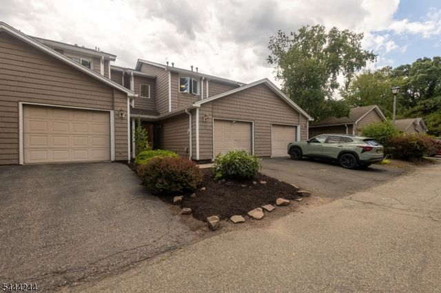 107 Rock Ledge Ter, Haledon Boro, NJ 07508