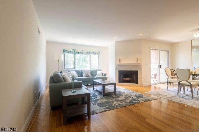 107 Rock Ledge Ter, Haledon Boro, NJ 07508