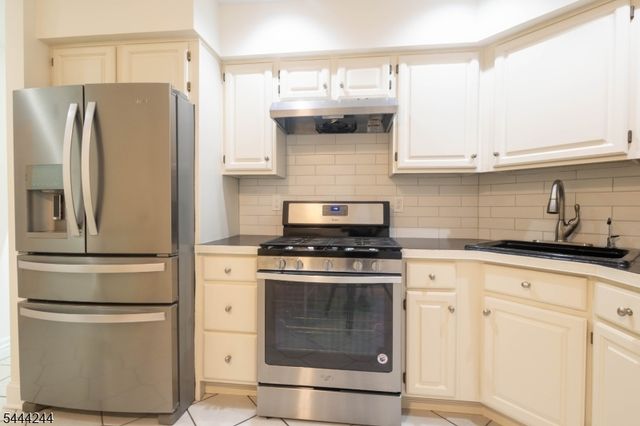 107 Rock Ledge Ter, Haledon Boro, NJ 07508
