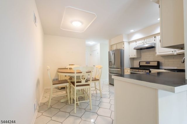 107 Rock Ledge Ter, Haledon Boro, NJ 07508