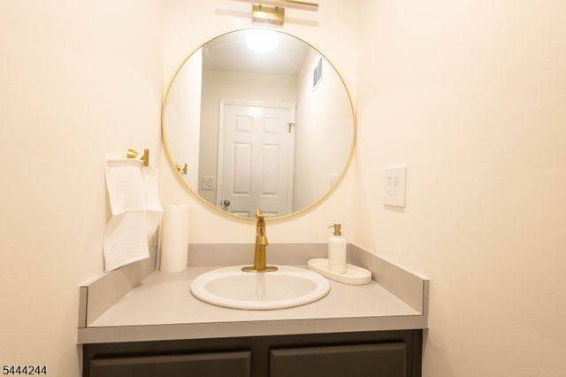 107 Rock Ledge Ter, Haledon Boro, NJ 07508