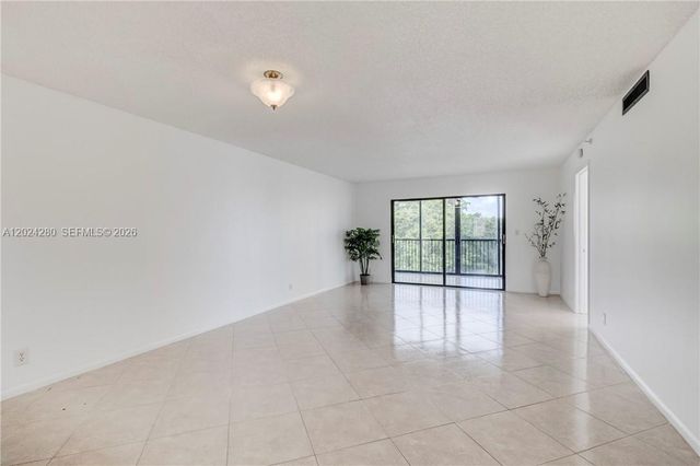 2205 S Cypress Bend Dr 508, Pompano Beach, FL 33069