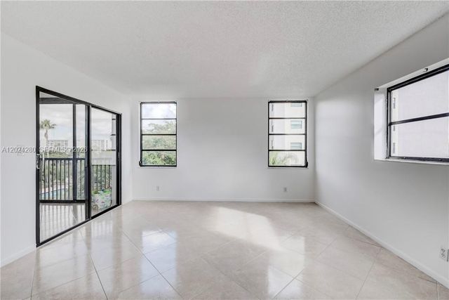 2205 S Cypress Bend Dr 508, Pompano Beach, FL 33069