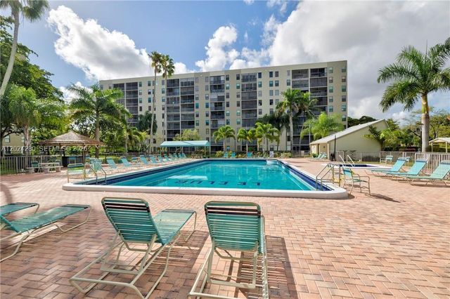 2205 S Cypress Bend Dr 508, Pompano Beach, FL 33069
