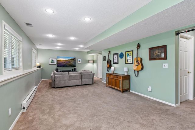 8135 Long Meadow Pointe, Eden Prairie, MN 55347