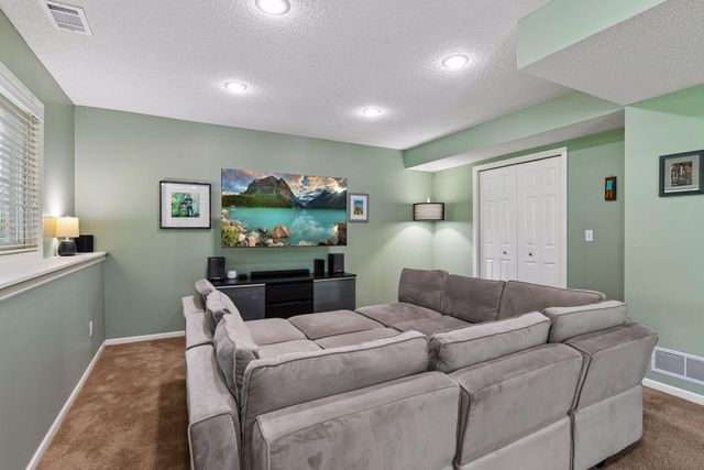 8135 Long Meadow Pointe, Eden Prairie, MN 55347