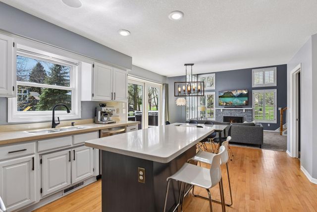 8135 Long Meadow Pointe, Eden Prairie, MN 55347