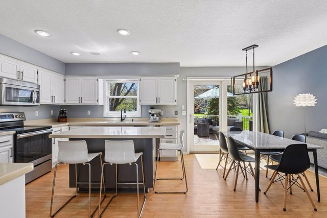 8135 Long Meadow Pointe, Eden Prairie, MN 55347