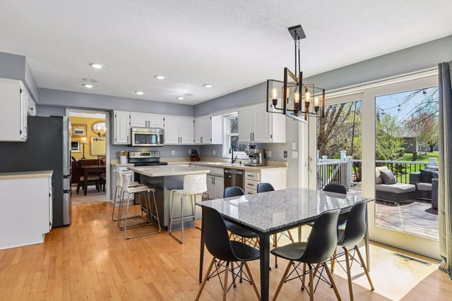 8135 Long Meadow Pointe, Eden Prairie, MN 55347