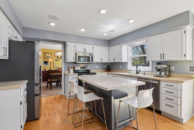 8135 Long Meadow Pointe, Eden Prairie, MN 55347