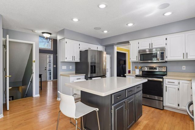 8135 Long Meadow Pointe, Eden Prairie, MN 55347