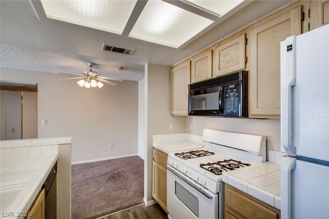 7100 PIRATES COVE Road 2093, Las Vegas, NV 89145