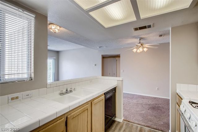 7100 PIRATES COVE Road 2093, Las Vegas, NV 89145