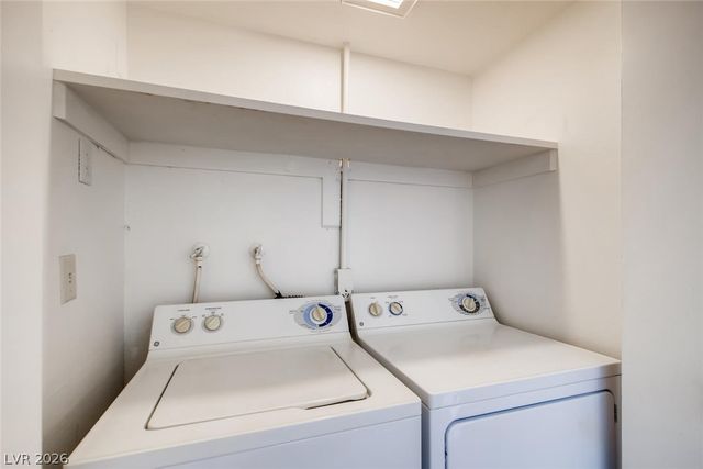 7100 PIRATES COVE Road 2093, Las Vegas, NV 89145