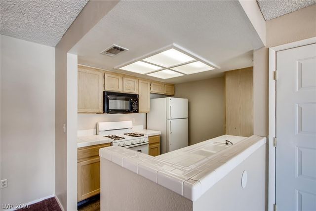 7100 PIRATES COVE Road 2093, Las Vegas, NV 89145