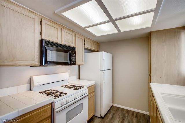 7100 PIRATES COVE Road 2093, Las Vegas, NV 89145