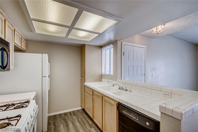 7100 PIRATES COVE Road 2093, Las Vegas, NV 89145