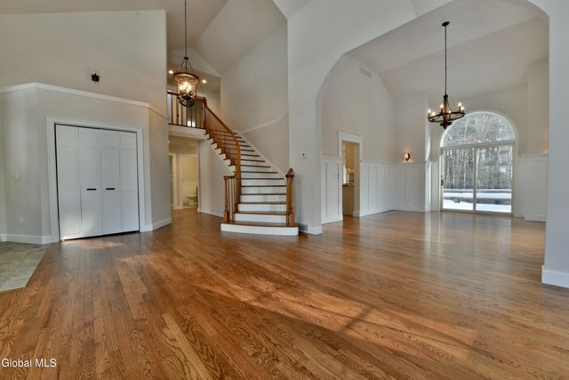 52 Sherwood Trail, Saratoga Springs, NY 12866