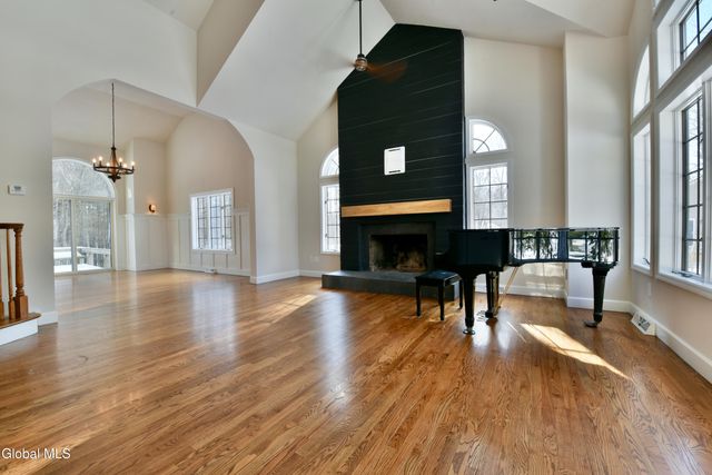 52 Sherwood Trail, Saratoga Springs, NY 12866