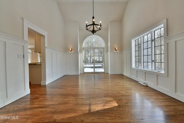 52 Sherwood Trail, Saratoga Springs, NY 12866