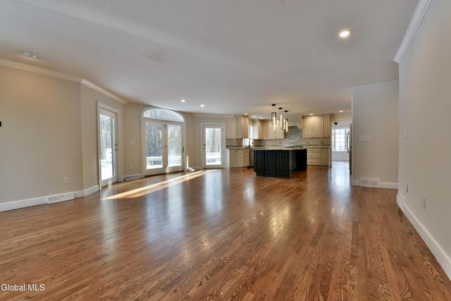 52 Sherwood Trail, Saratoga Springs, NY 12866