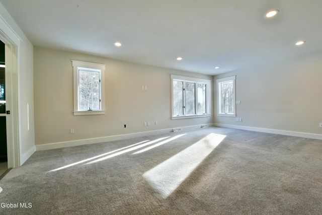 52 Sherwood Trail, Saratoga Springs, NY 12866