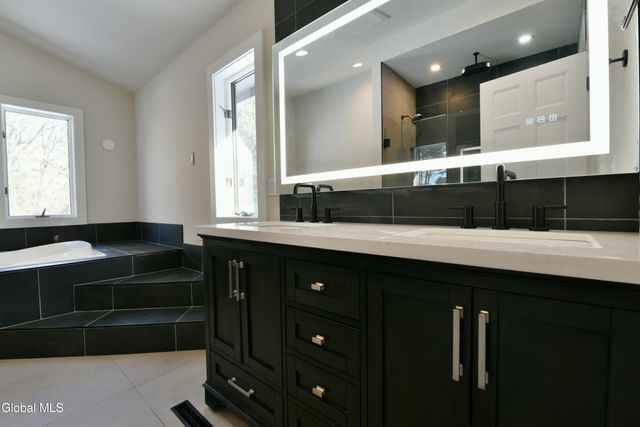 52 Sherwood Trail, Saratoga Springs, NY 12866