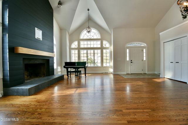 52 Sherwood Trail, Saratoga Springs, NY 12866