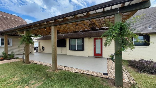 12 Elliot Dr, Lockport, LA 70374