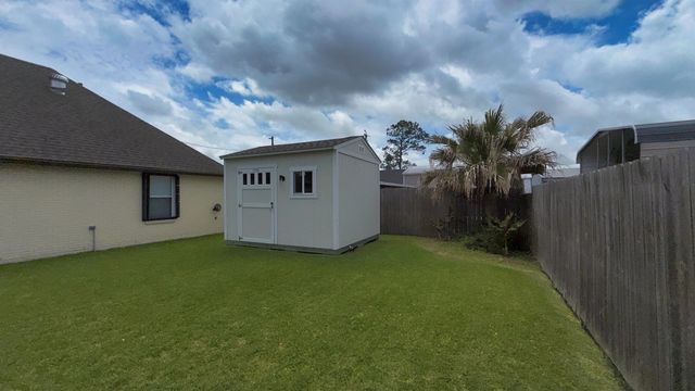 12 Elliot Dr, Lockport, LA 70374