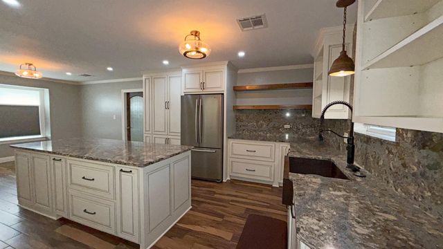 12 Elliot Dr, Lockport, LA 70374