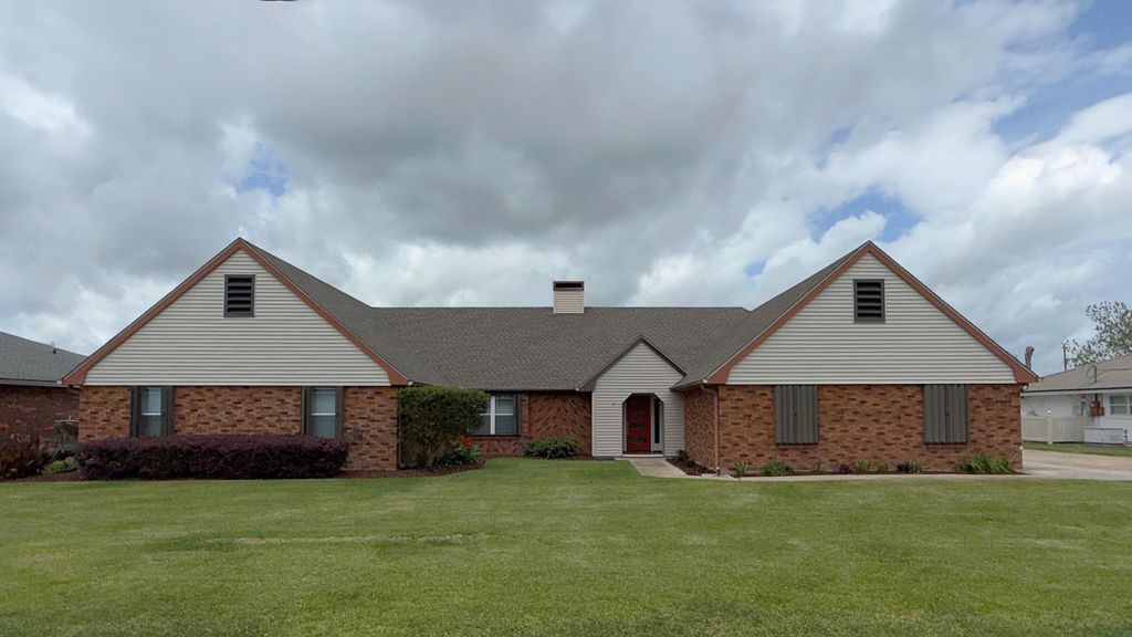 12 Elliot Dr, Lockport, LA 70374