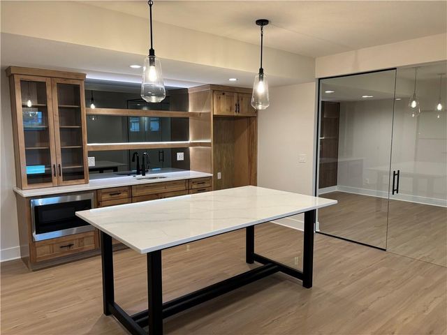 2226 SW Heartland Court, Lee's Summit, MO 64082