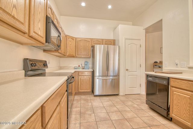 333 W Continental Vista Place, Green Valley, AZ 85614